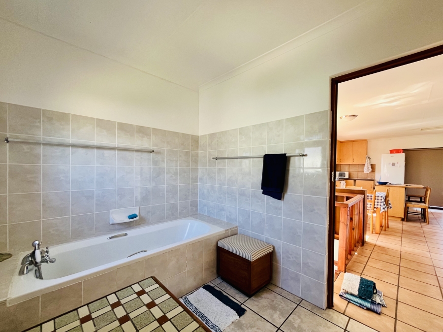 2 Bedroom Property for Sale in Sandbaai Western Cape